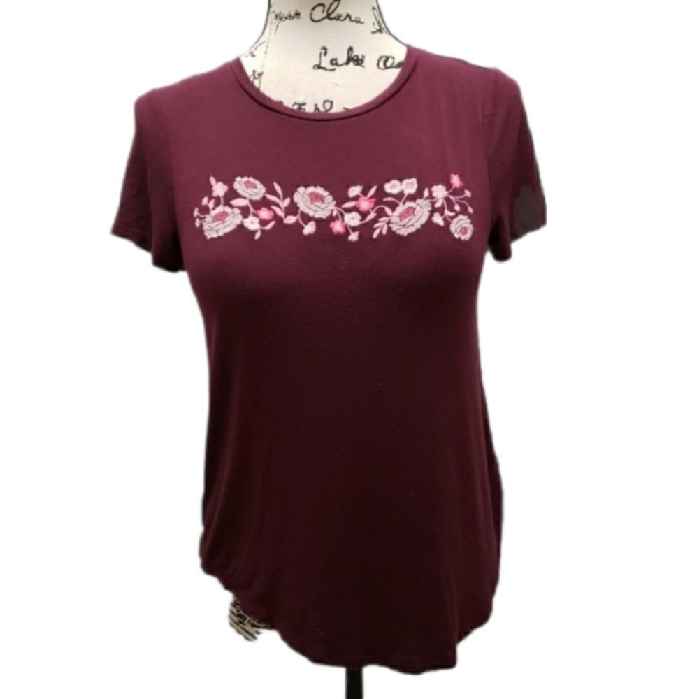 Floral Embroidered short sleeve tee
